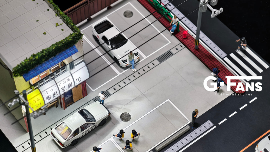 [Preorder] G-Fans 1:64 Initial D Fujiwara Tofu Store Scene with lights 710039