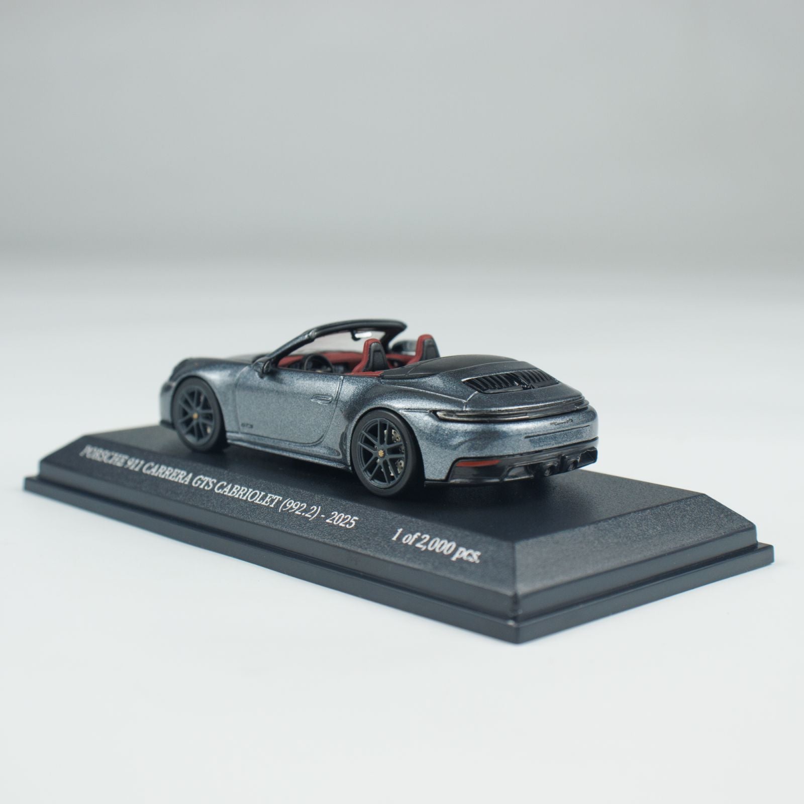 Minichamps 1:64 PORSCHE 911 (992.2) CARRERA GTS CABRIOLET CLDC