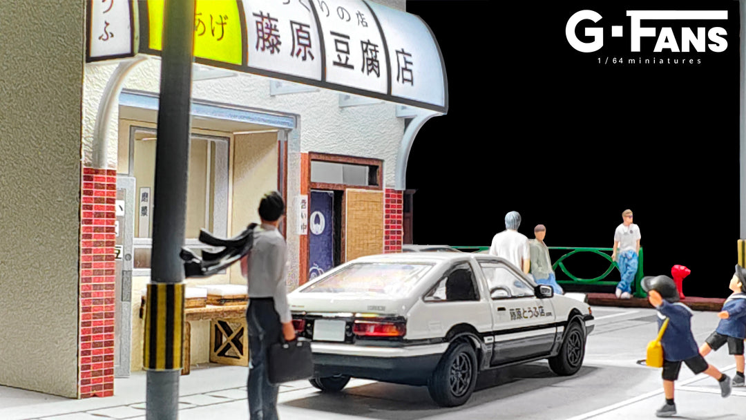 [Preorder] G-Fans 1:64 Initial D Fujiwara Tofu Store Scene with lights 710039