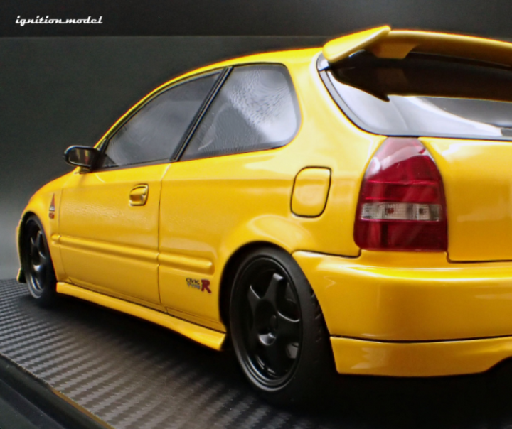Ignition Model 1:18 INITIAL D Honda CIVIC (EK9) Type R Yellow *carbon bonnet