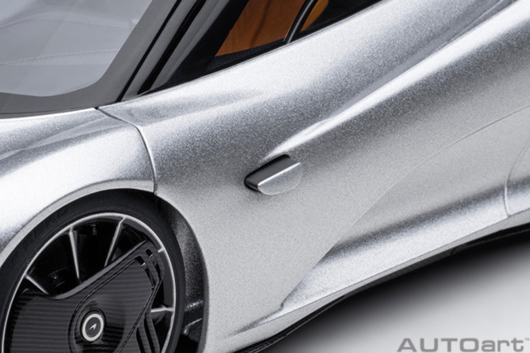 AUTOart 1:18 McLaren Speedtail - Supernova Silver 76090