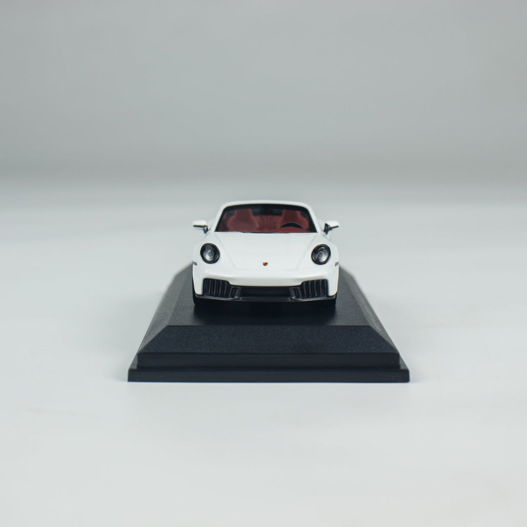 Minichamps 1:64 PORSCHE 911 (992.2) CARRERA GTS CABRIOLET CLDC WHITE 643064135