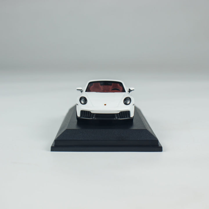 Minichamps 1:64 PORSCHE 911 (992.2) CARRERA GTS CABRIOLET CLDC WHITE 643064135