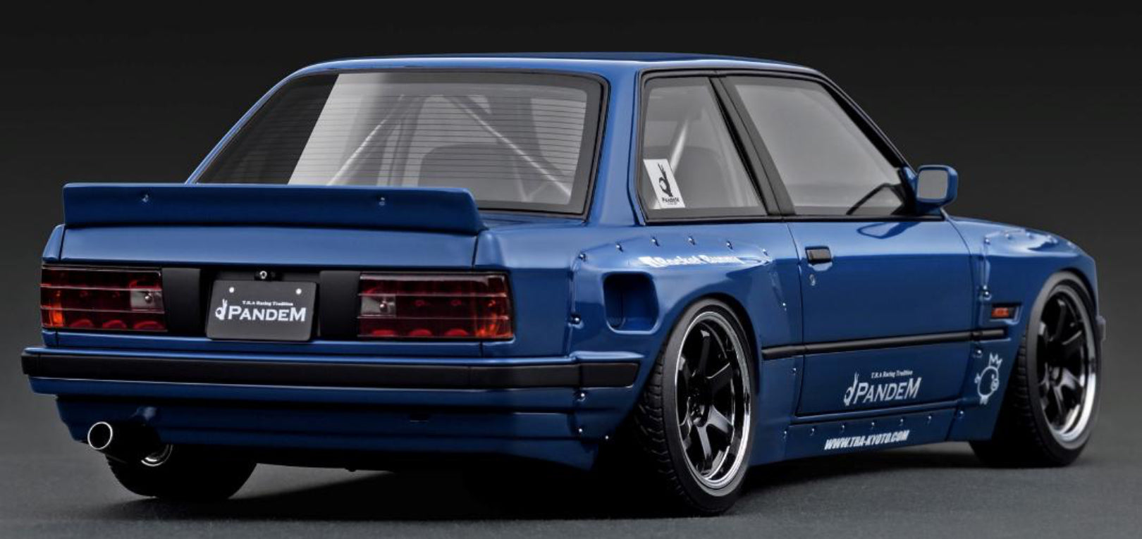 ignition model PANDEM スカイライン 1/18 Ignition Model 1:18 Nissan Skyline GT-R (BNCR33) PANDEM in Silver