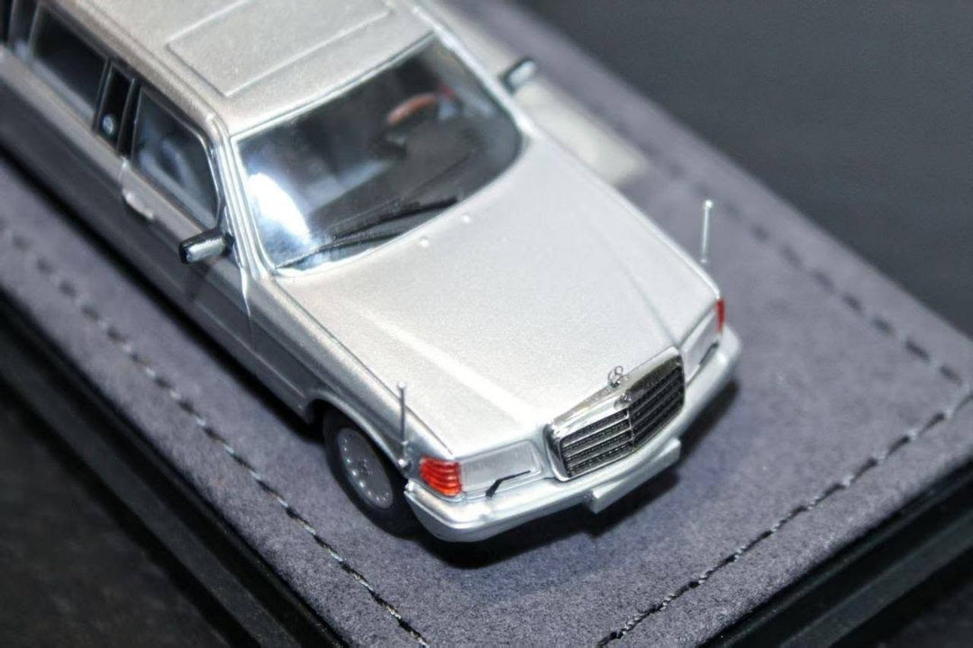 The Art of Model 1:64 Mercedes Benz S-class W126 44’ limosine Silver