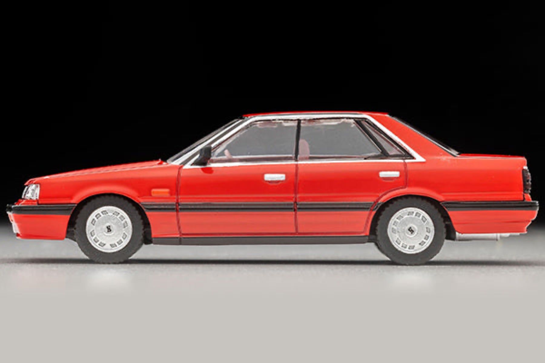 Tomytec TLVN 1:64 Nissan Skyline 4-door HT 1800 Passage (red