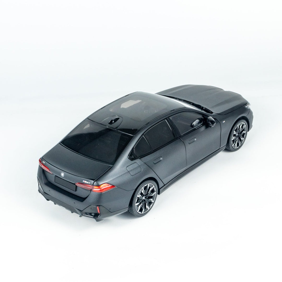 [Preorder] MINICHAMPS 1:18 BMW i5 - 2023 - Gray METALLIC 110023401
