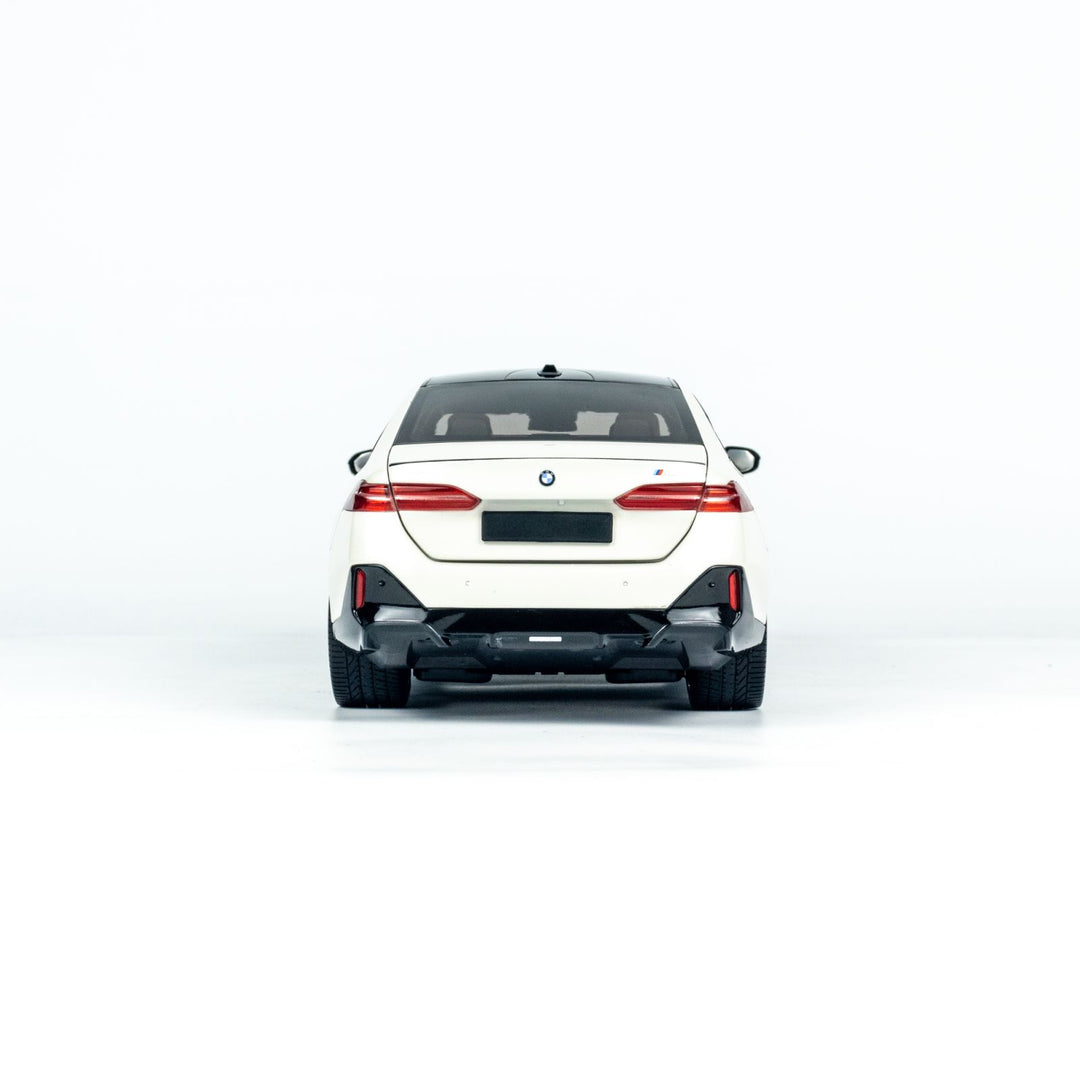 [Preorder] MINICHAMPS 1:18 BMW i5 - 2023 - WHITE METALLIC 110023402