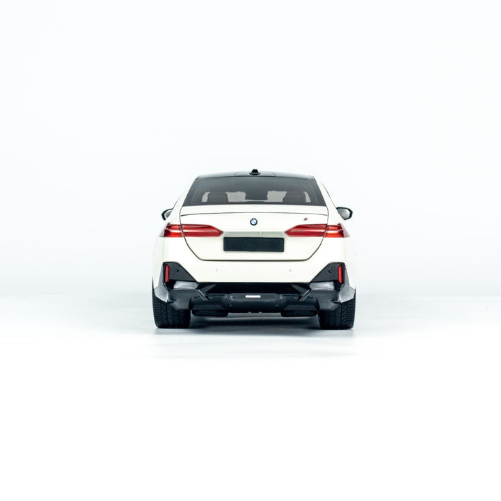 [Preorder] MINICHAMPS 1:18 BMW i5 - 2023 - WHITE METALLIC 110023402
