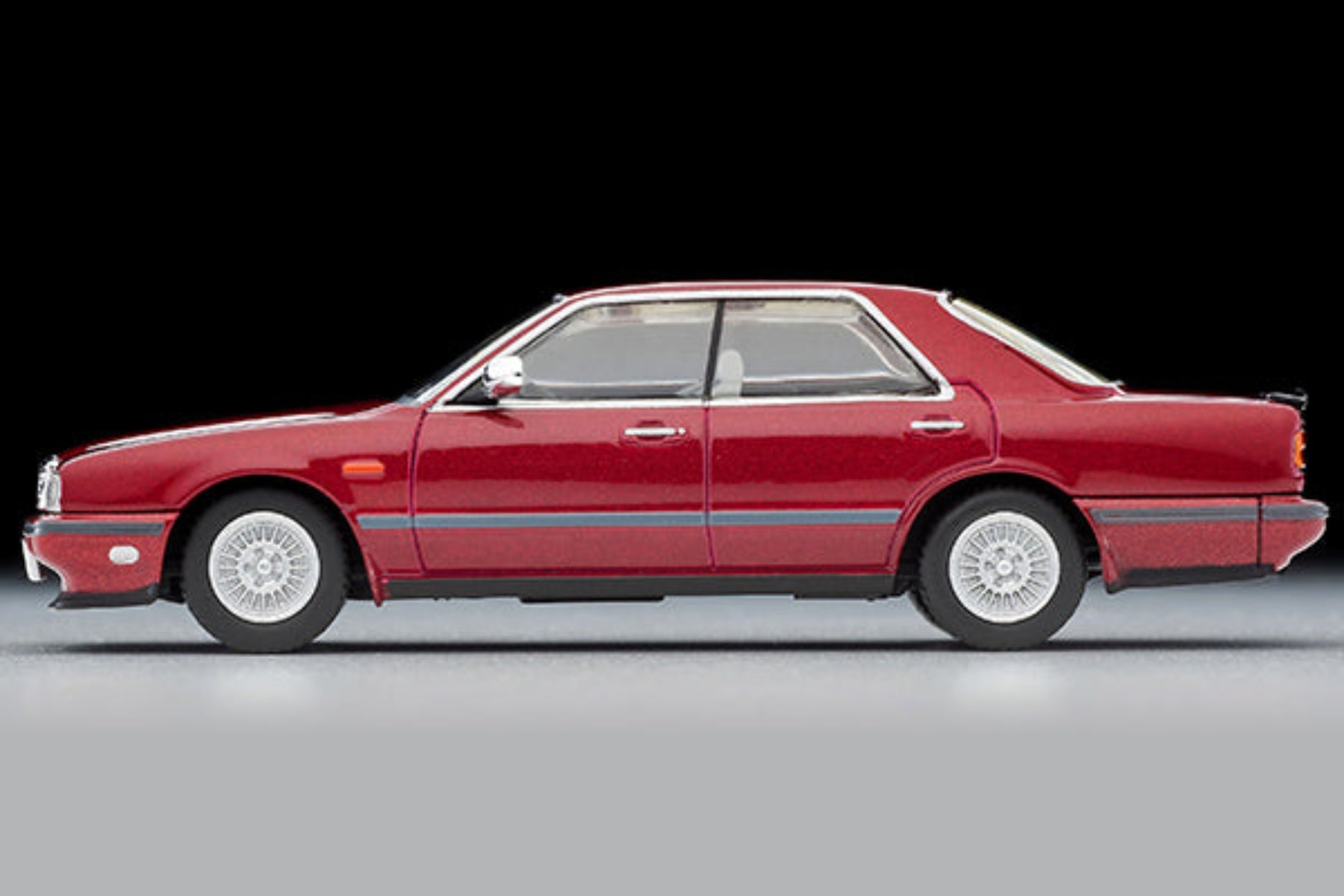 Tomytec TLVN 1:64 Nissan Gloria Cima TYPE-II S (red) 1990