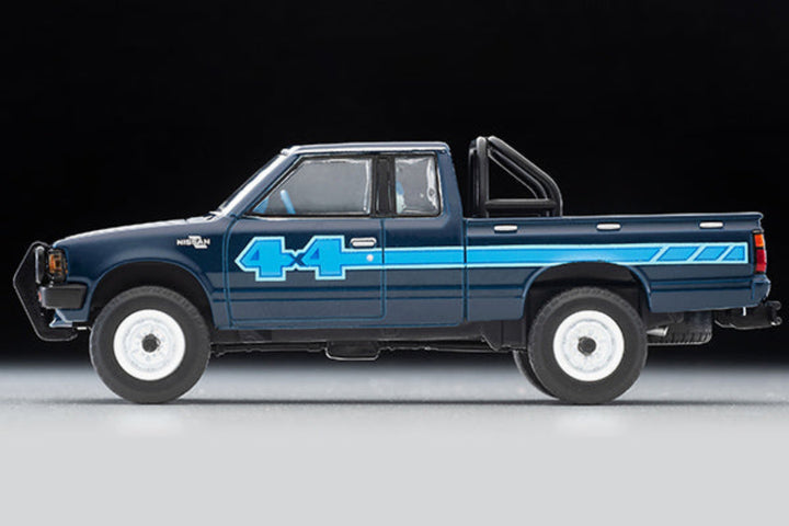Tomytec TLVN 1:64 Nissan Truck 4X4 King Cab North American version (blue)