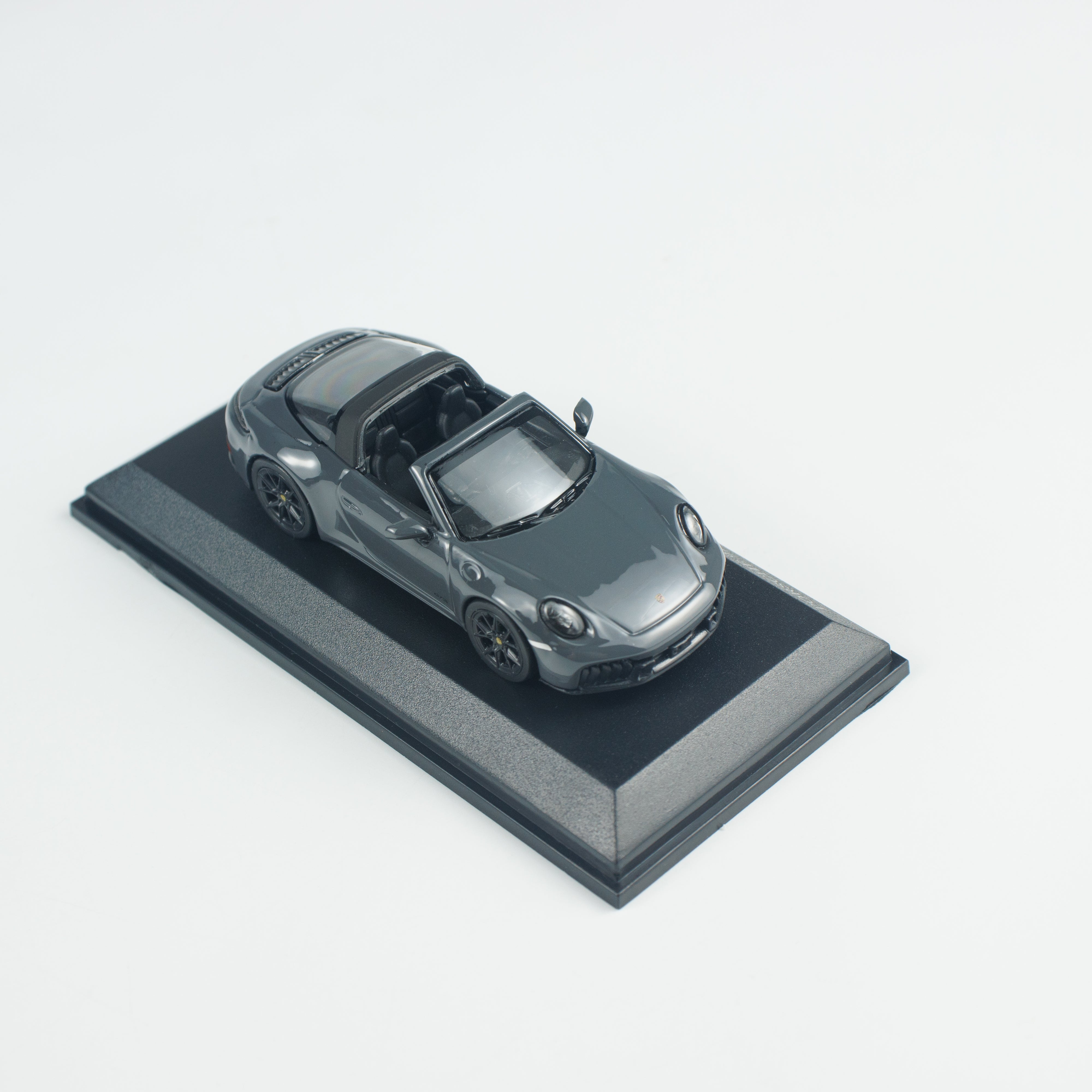 MINICHAMPS 1:64 PORSCHE 911 (992.2) TARGA 4 GTS -2025-GREY CLDC
