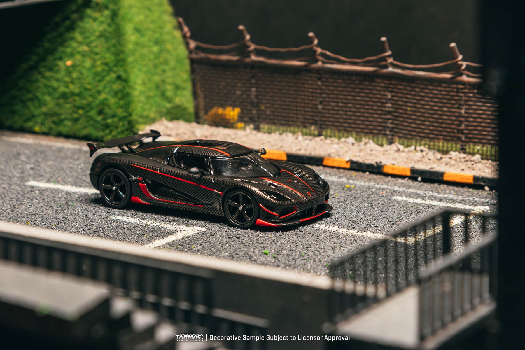 ミニカー TARMAC KOENIGSEGG CARBON EDITION Preorder] Tarmac Works 1:64 Koenigsegg Agera RS Black Carbon