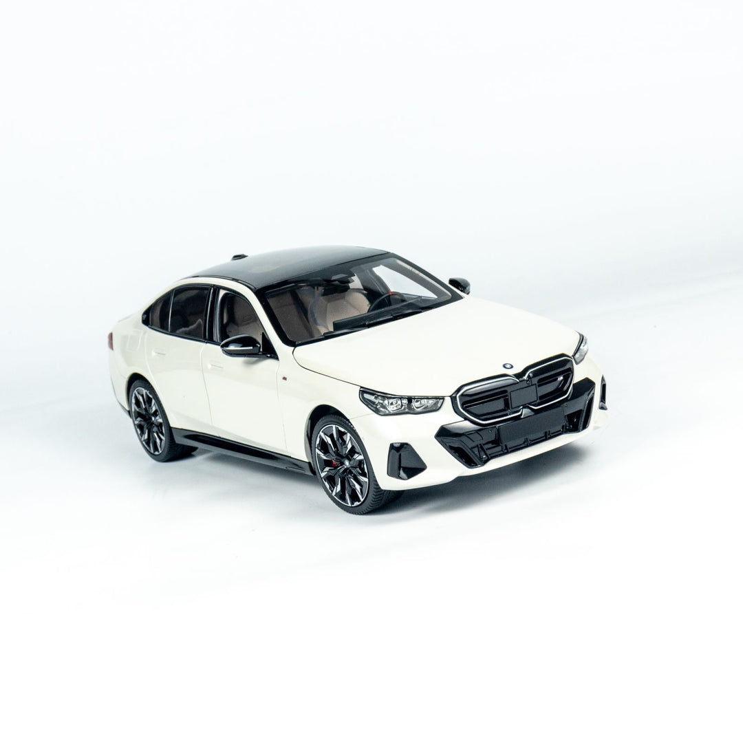 [Preorder] MINICHAMPS 1:18 BMW i5 - 2023 - WHITE METALLIC 110023402