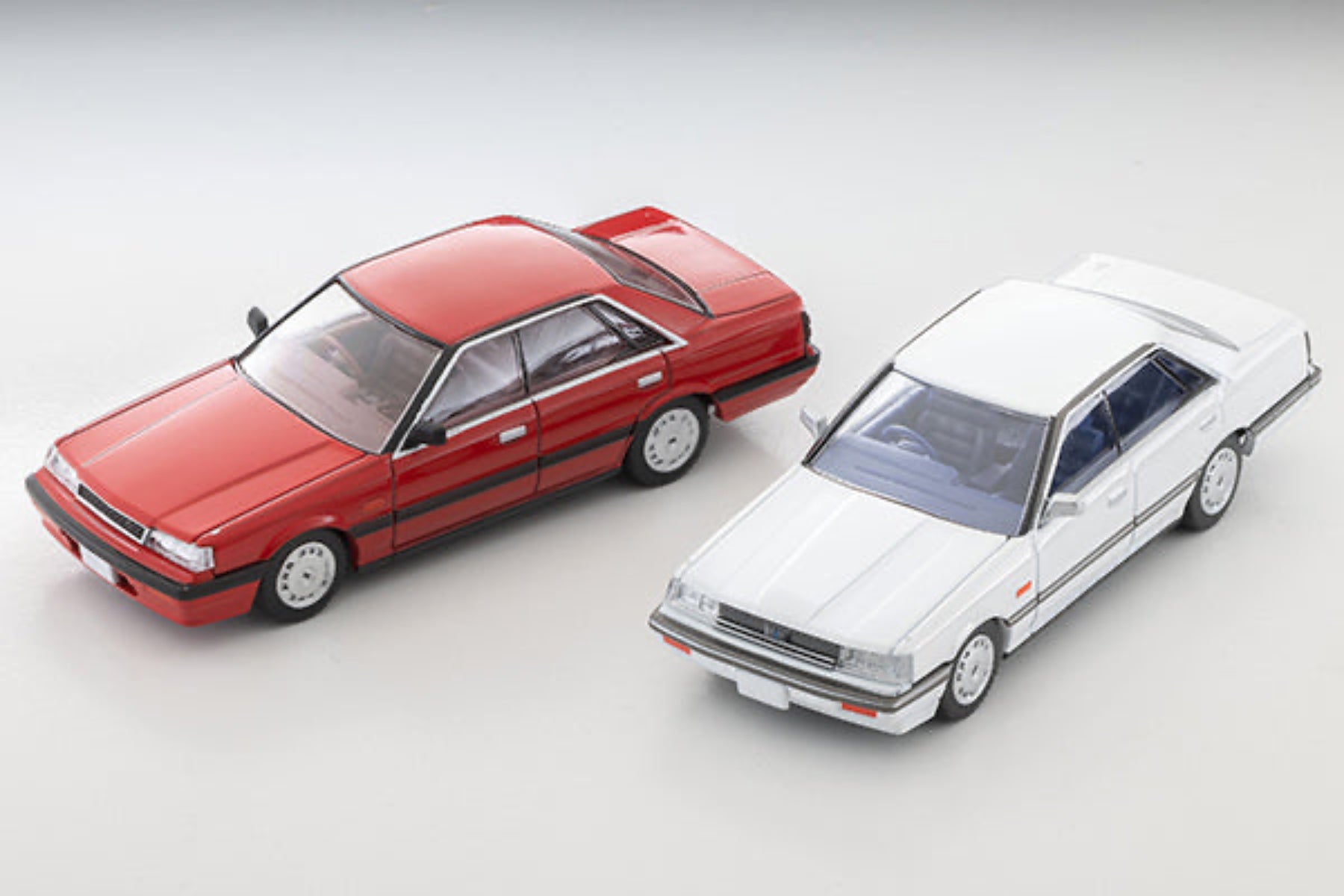 Tomytec TLVN 1:64 Nissan Skyline 4-door HT 1800 Passage (red) 1987