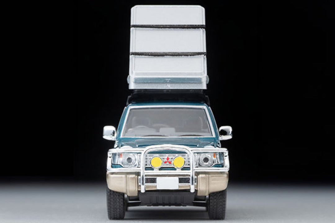 Tomytec TLVN 1:64 Mitsubishi Pajero Mid Roof Wide VR with optional parts (green/beige) 1991 with tent and figure