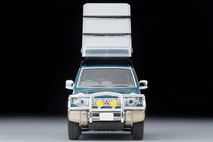 Tomytec TLVN 1:64 Mitsubishi Pajero Mid Roof Wide VR with optional parts (green/beige) 1991 with tent and figure