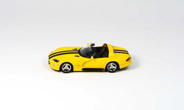 GFCC 1:64 1996 Dodge Viper Roadster (2 Colours)