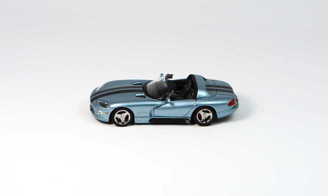 GFCC 1:64 1996 Dodge Viper Roadster (2 Colours)