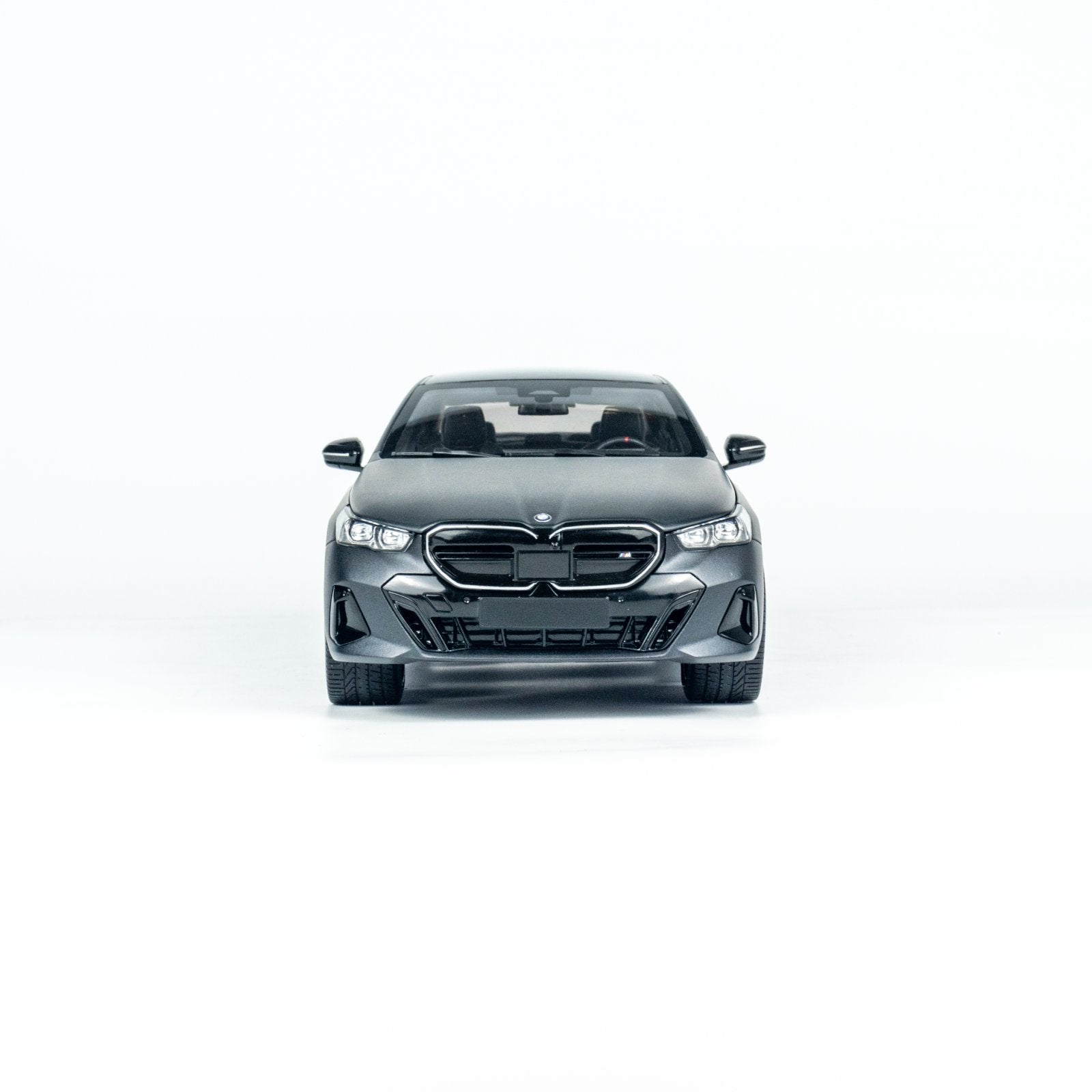 MINICHAMPS 1:18 BMW i5 - 2023 - Gray METALLIC 110023401 – Horizon