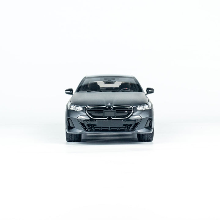 [Preorder] MINICHAMPS 1:18 BMW i5 - 2023 - Gray METALLIC 110023401