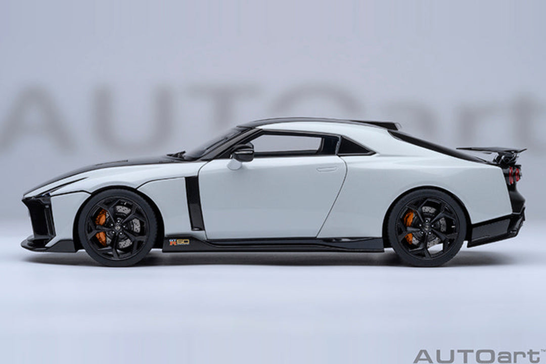 AUTOart 1:18 Nissan GT-R50 ITALDESIGN - Metallic White / Black 77511