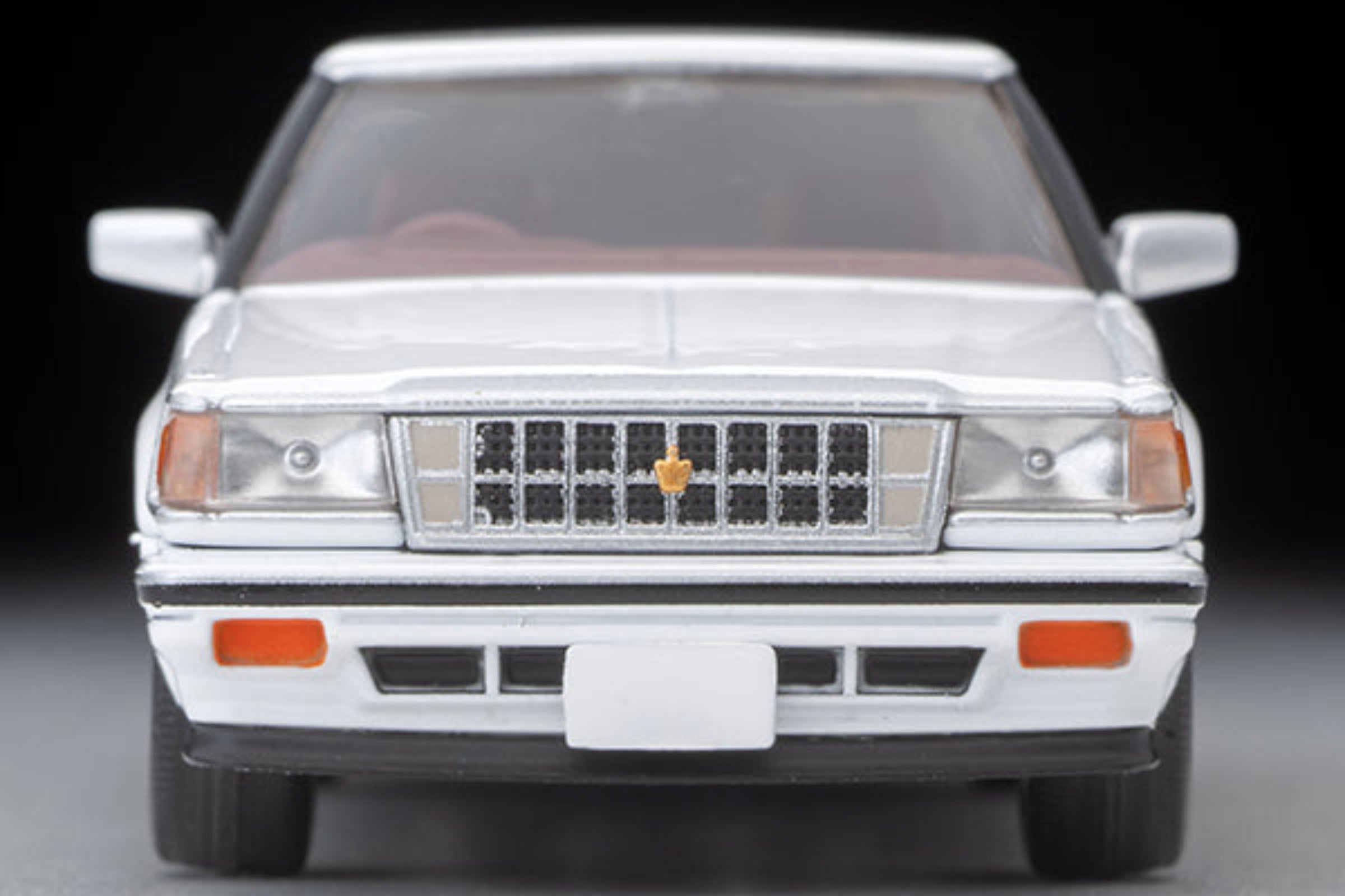 Tomytec TLVN 1:64 Toyota Crown Hardtop 3.0 Royal Saloon G (white