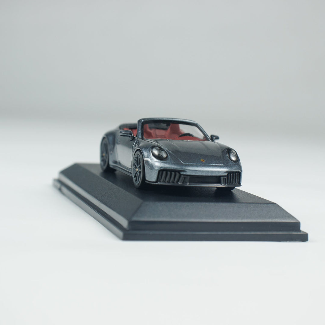 Minichamps 1:64 PORSCHE 911 (992.2) CARRERA GTS CABRIOLET CLDC 643064134