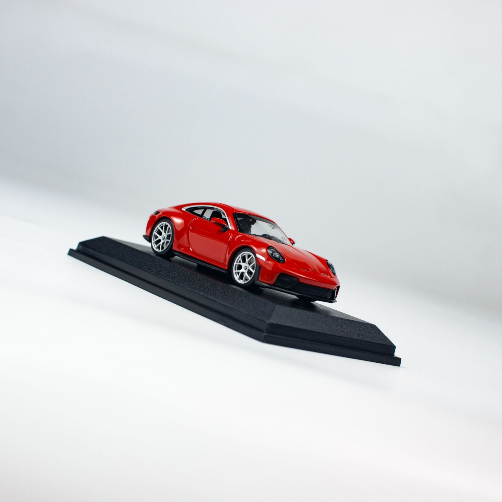 Minichamps 1:64 PORSCHE 911 (992.2) GT3 TOURING - 2025 - RED CLDC