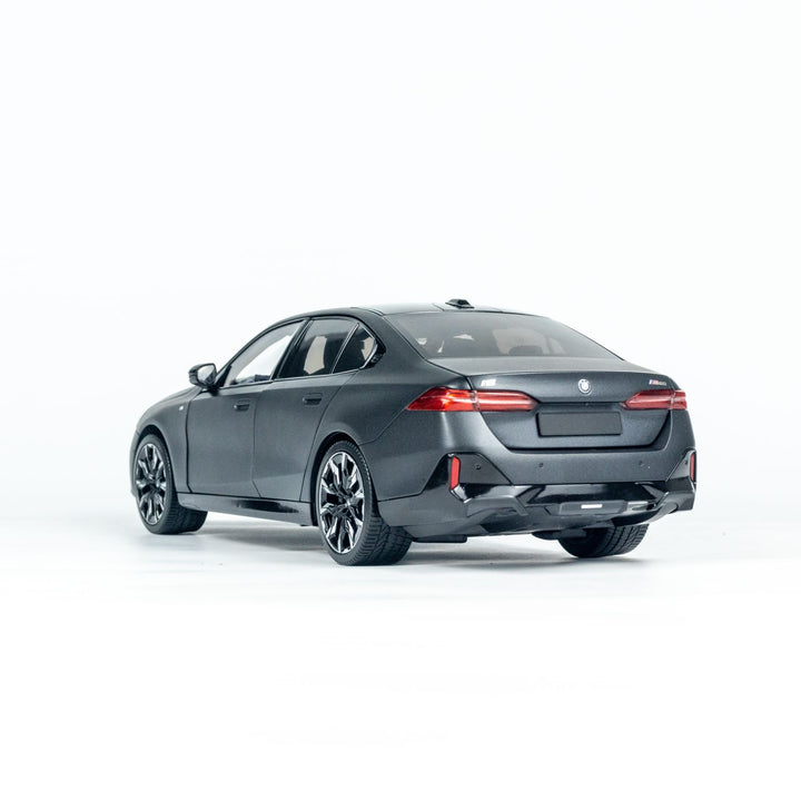 [Preorder] MINICHAMPS 1:18 BMW i5 - 2023 - Gray METALLIC 110023401
