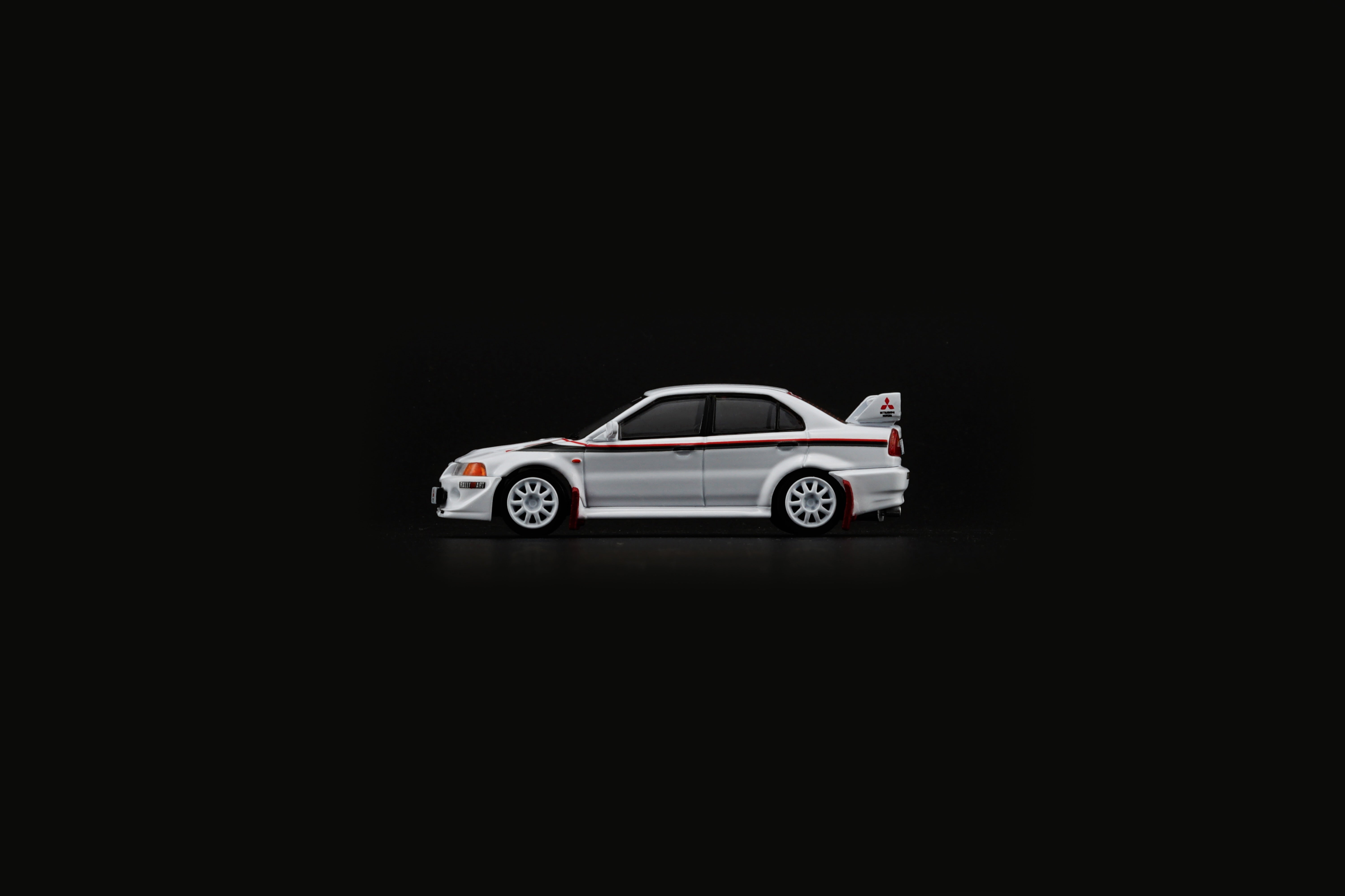BM Creation 1:64 Mitsubishi Lancer EVO 6.5 -White Tommi