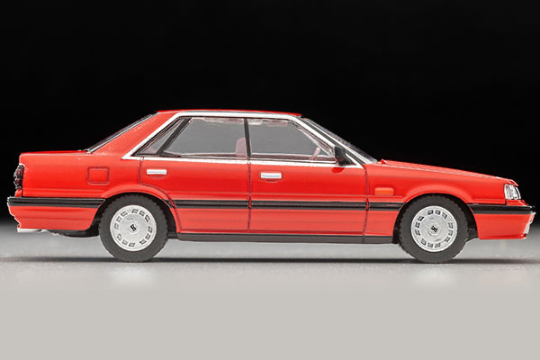 Tomytec TLVN 1:64 Nissan Skyline 4-door HT 1800 Passage (red