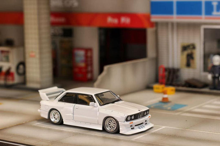 Street Weapon 1:64 BMW E30 M3 LTO Modified (3 Colours)