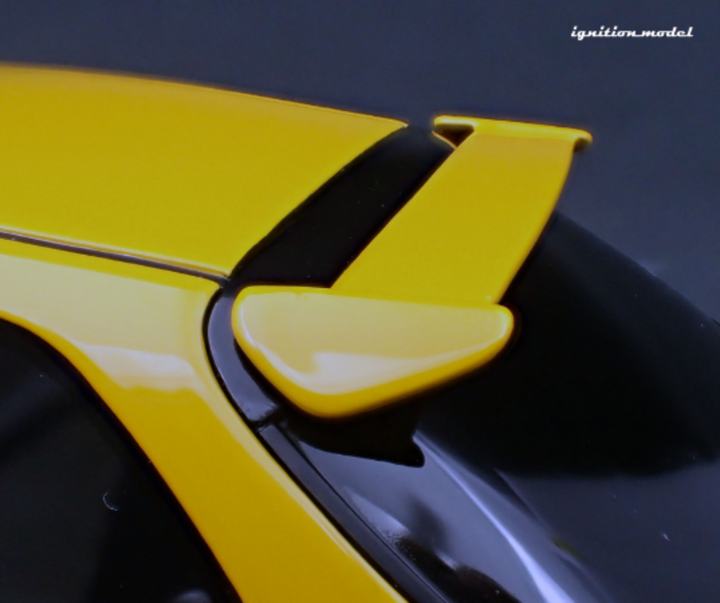 Ignition Model 1:18 INITIAL D Honda CIVIC (EK9) Type R Yellow *carbon bonnet