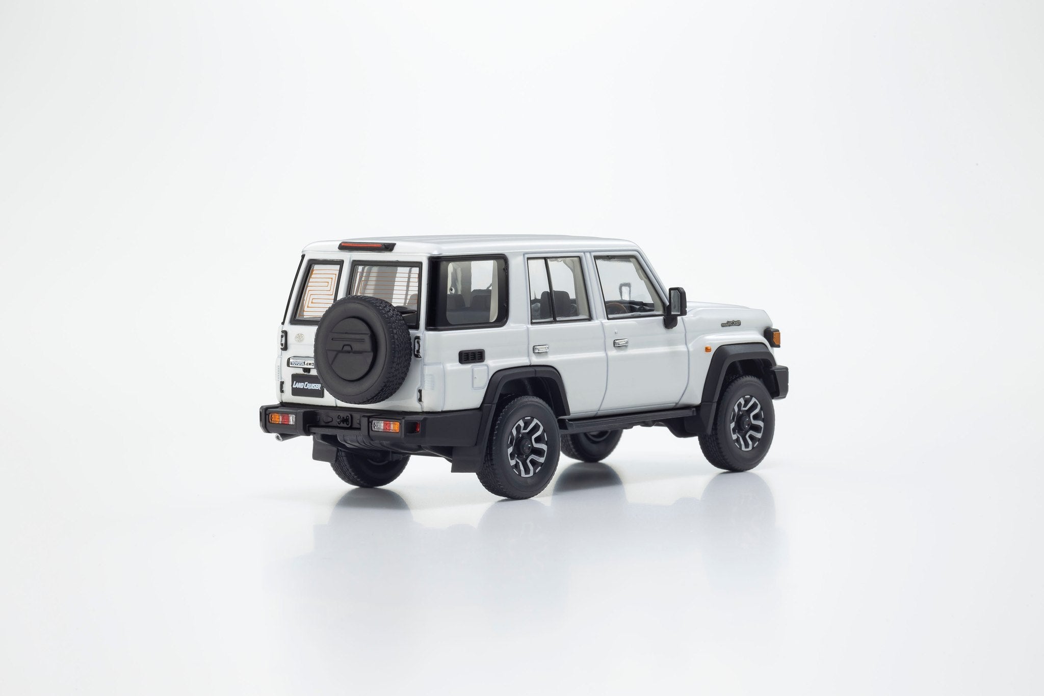 Kyosho 1:43 Toyota Land Cruiser 70 4(3 Colours) 03928BE/03928W