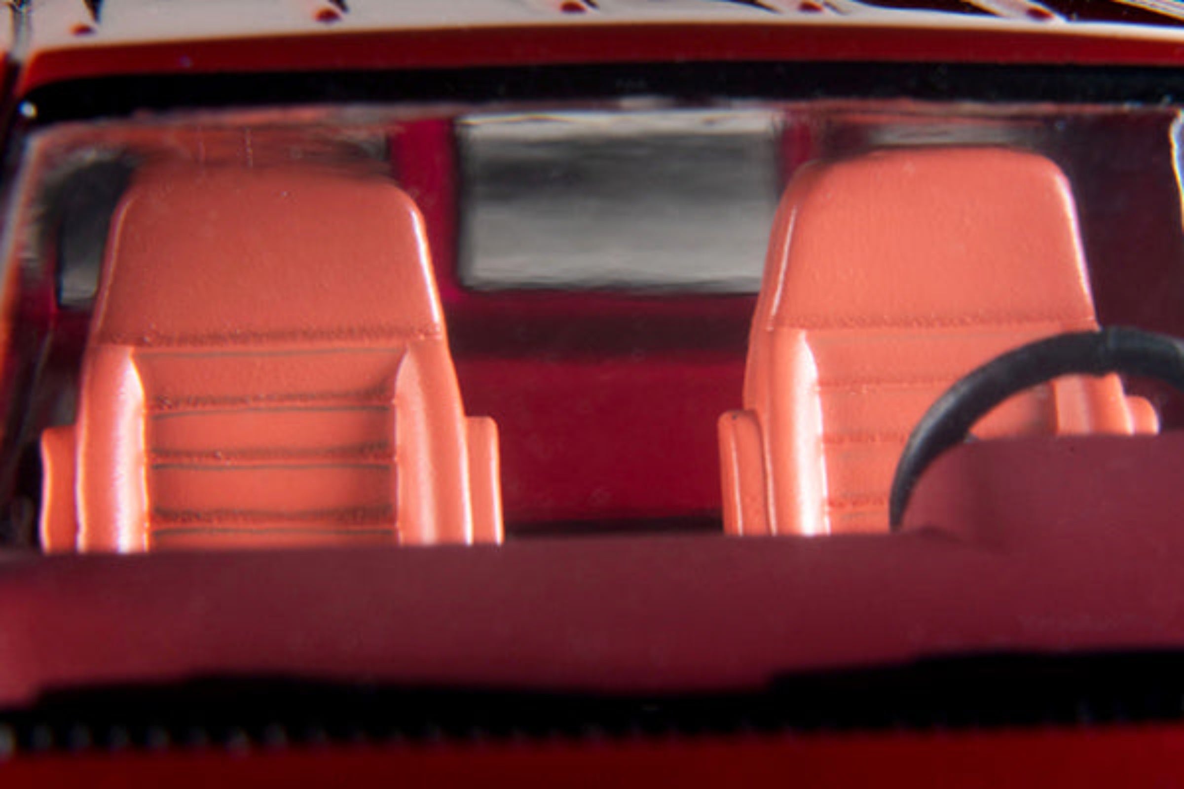 Tomytec TLVN 1:64 Chevrolet Astro Van (red) – Horizon Diecast