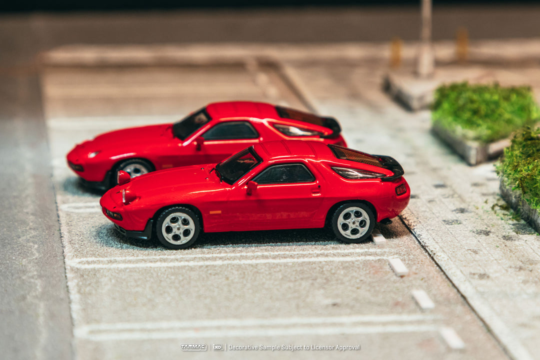 [Preorder] Tarmac Works 1:64 Porsche 928 S Red T64G-083-RE