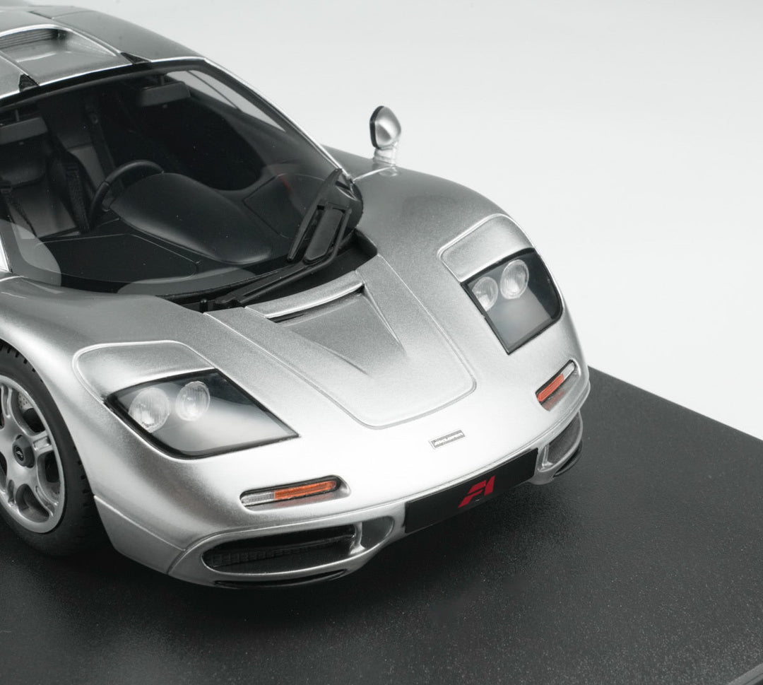 GT Spirit 1:18 McLaren F1 Silver with Acrylic Case CLDC045