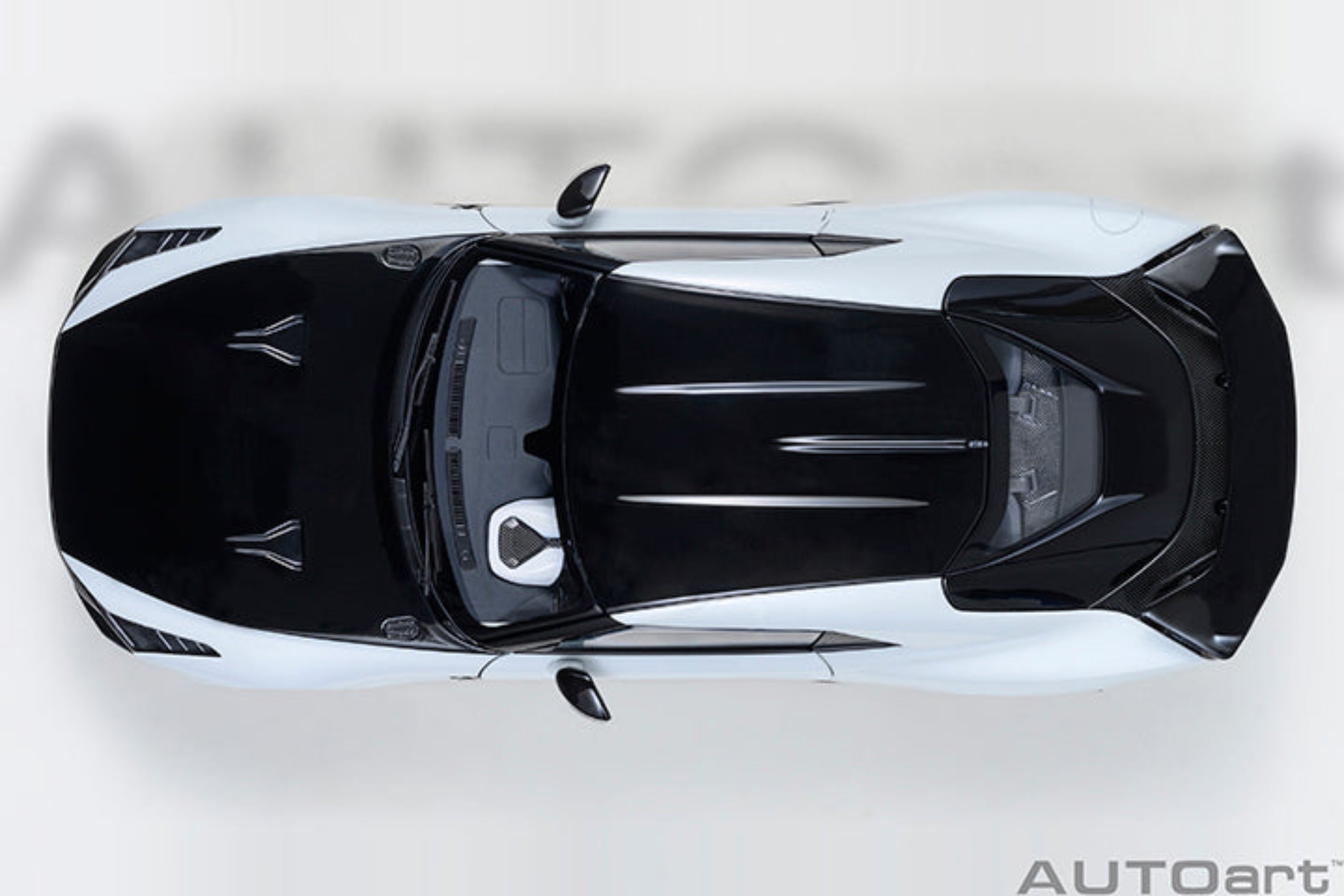 AUTOart 1:18 Nissan GT-R50 ITALDESIGN - Metallic White / Black