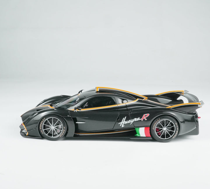 LCD 1:18 Pagani Huyara R Carbon Black LCD18012-CB