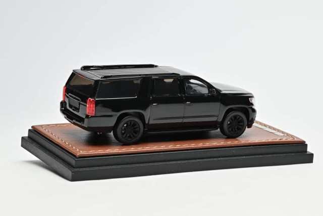 GOC 1:64 Chevrolet Suburban (2 Colours)
