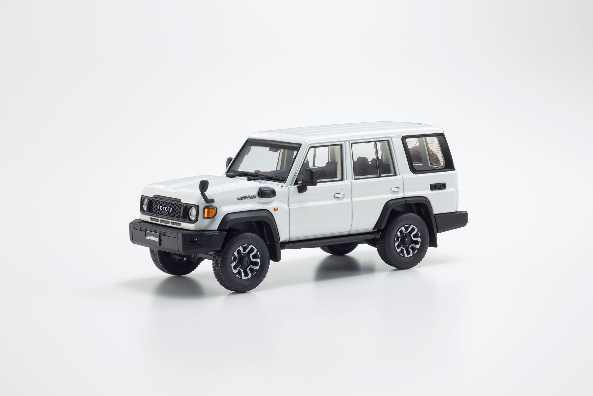 Kyosho 1:43 Toyota Land Cruiser 70 4(3 Colours) 03928BE/03928W