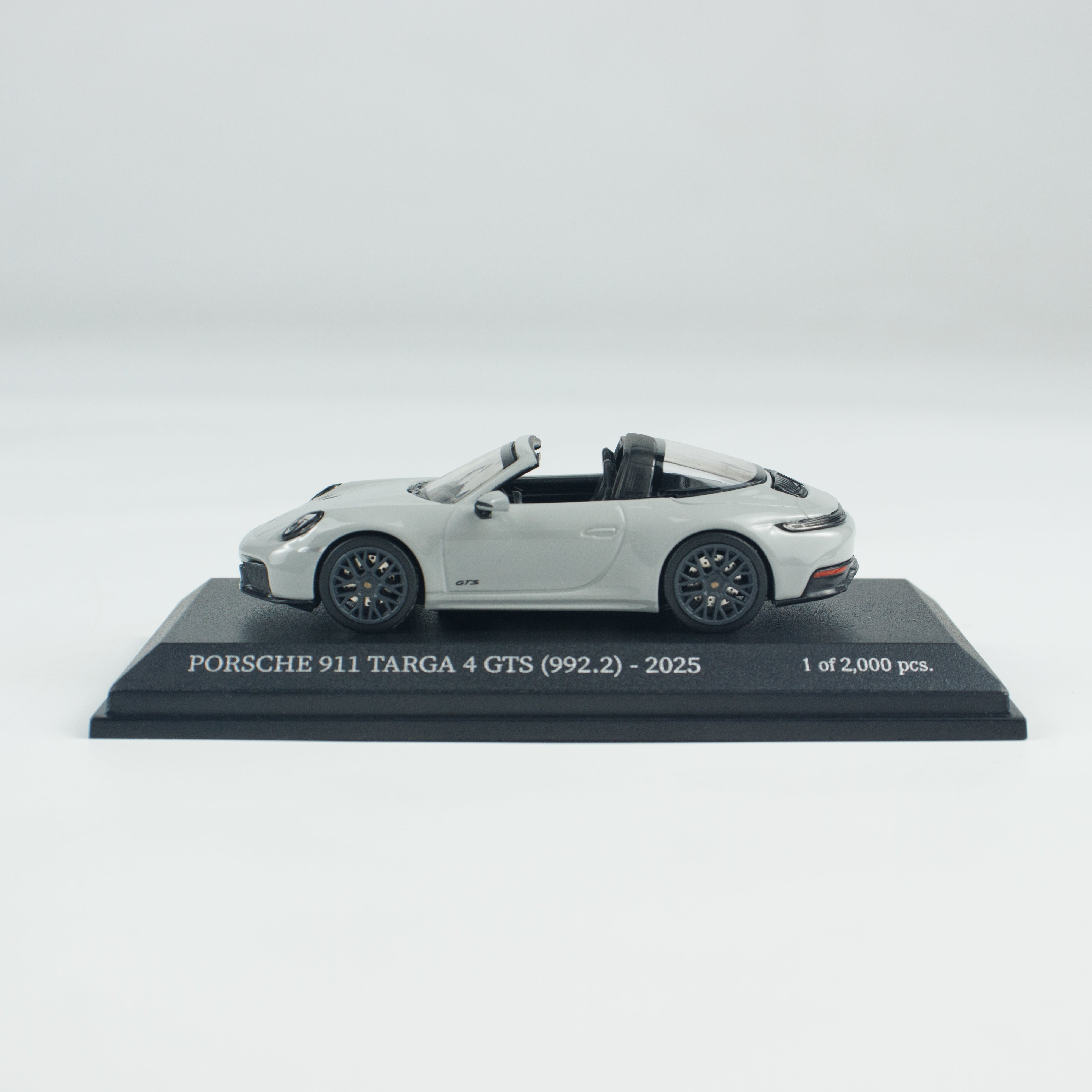 【MINICHAMPS】Porsche911 [992] Targa 4S MINICHAMPS 1:64 PORSCHE 911 (992.2) TARGA 4 GTS -2025-CHALK CLDC
