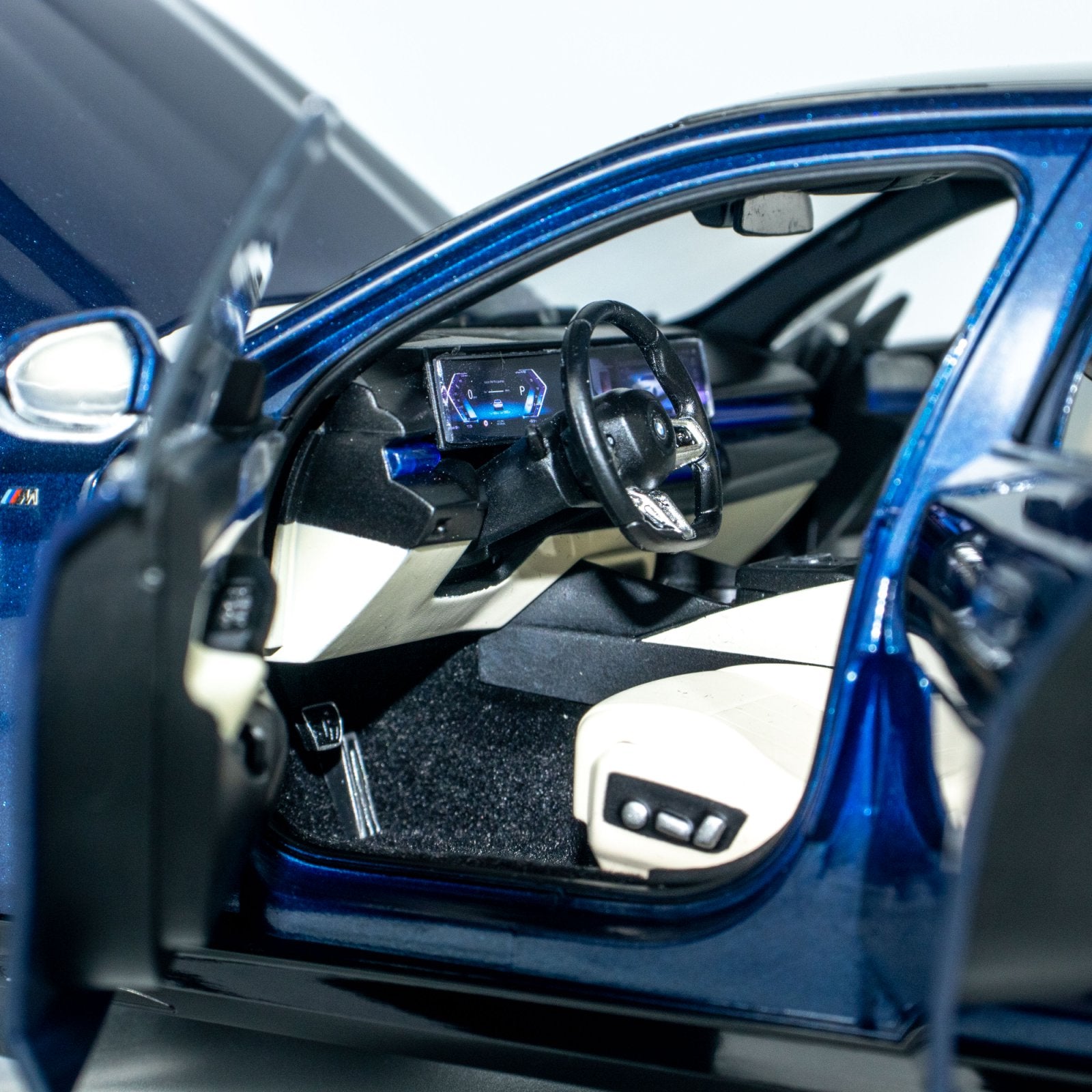 MINICHAMPS 1:18 BMW i5 - 2023 - BLUE METALLIC 110023400 – Horizon