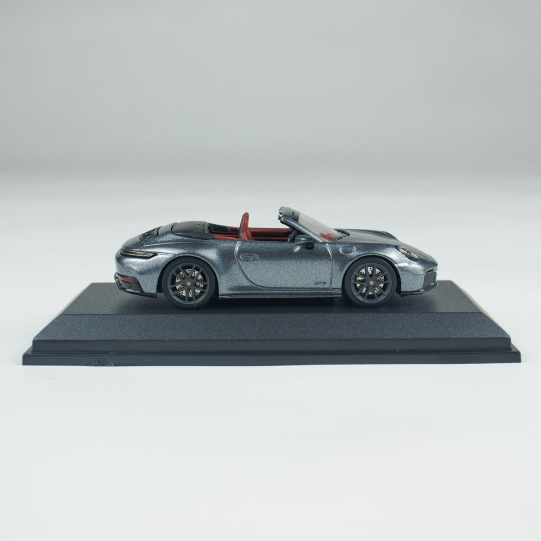 Minichamps 1:64 PORSCHE 911 (992.2) CARRERA GTS CABRIOLET CLDC 643064134