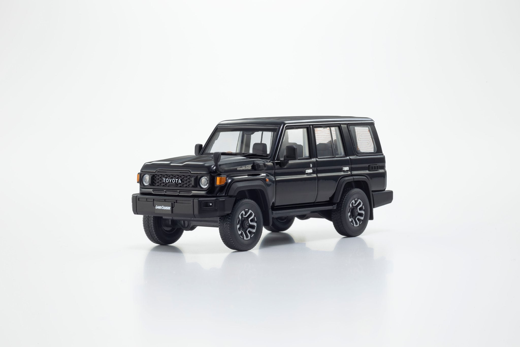 Kyosho 1:43 Toyota Land Cruiser 70 4(3 Colours) 03928BE/03928W
