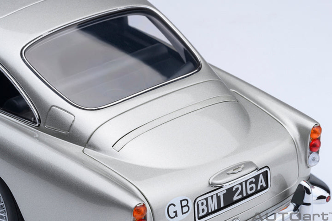 AUTOart 1:18 Aston Martin DB5 Goldfinger with Weapons 70296