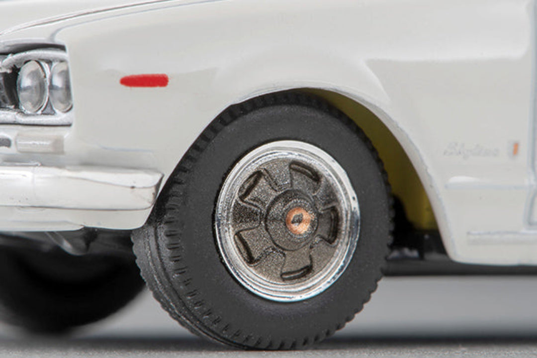 Tomytec TLVN 1:64 Nissan Skyline 2000 GT-X (white) 1972