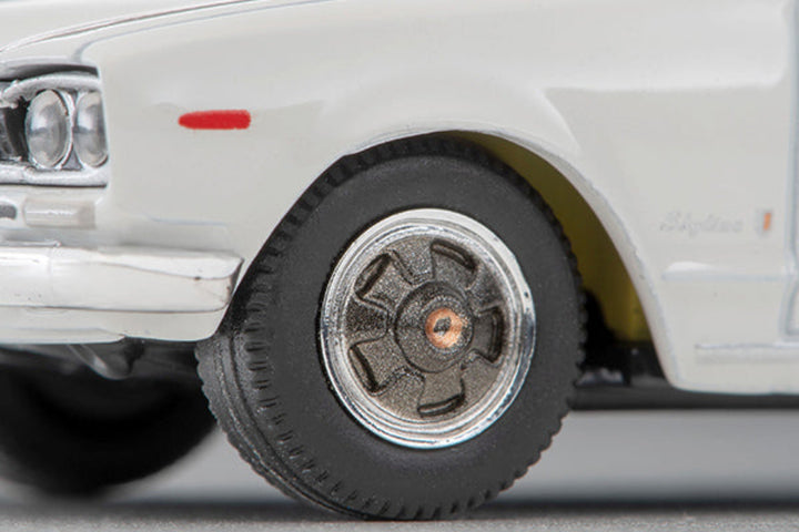 Tomytec TLVN 1:64 Nissan Skyline 2000 GT-X (white) 1972