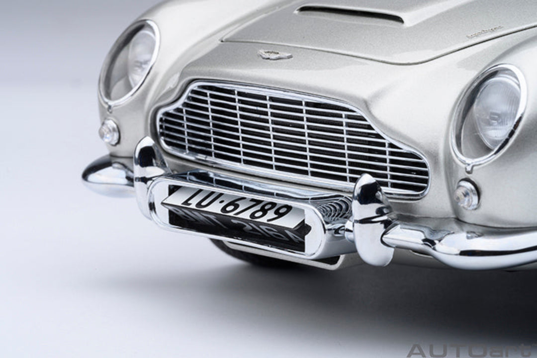 AUTOart 1:18 Aston Martin DB5 Goldfinger with Weapons 70296